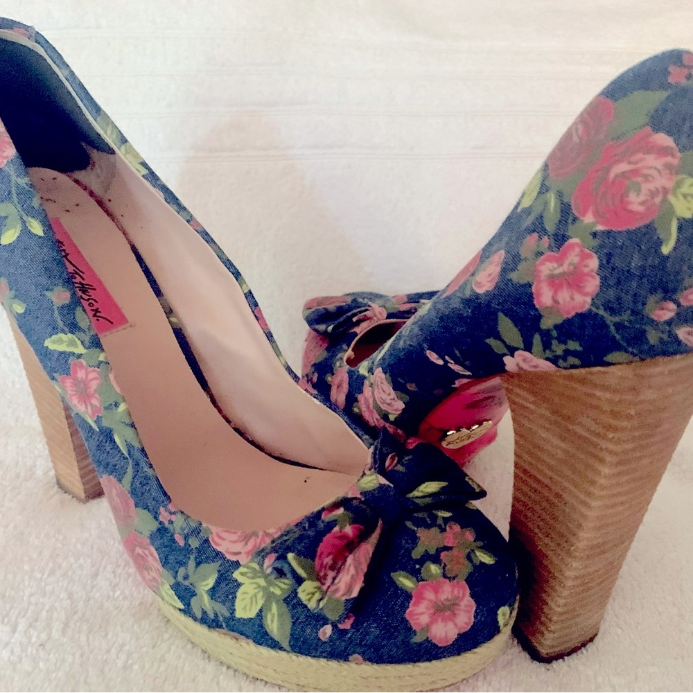 Betsey Johnson platform w/stacked heel - size10